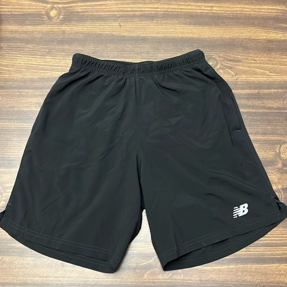Men’s New Balance 5” Shorts
With drawstring, liner and pockets
Size D
Like new